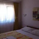 & Ruzmarin Konukevi Rogoznica (Sibenik-Knin)