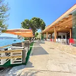 Konukevi & Ruzmarin Rogoznica (Sibenik-Knin)