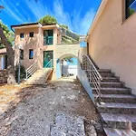 Konukevi & Ruzmarin Rogoznica (Sibenik-Knin)