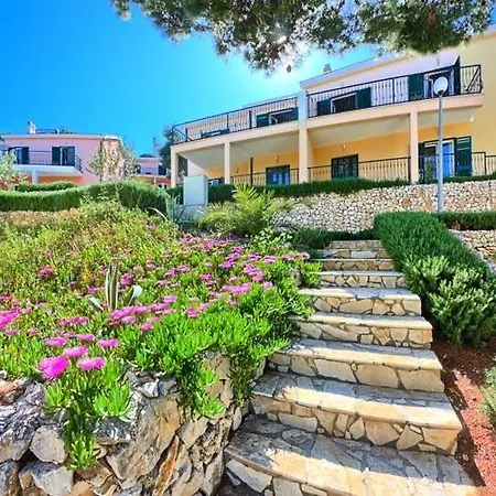 Apartments&rooms Ruzmarin Gasthuis 3*