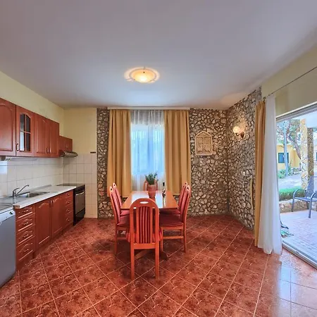 Guest house & Ruzmarin