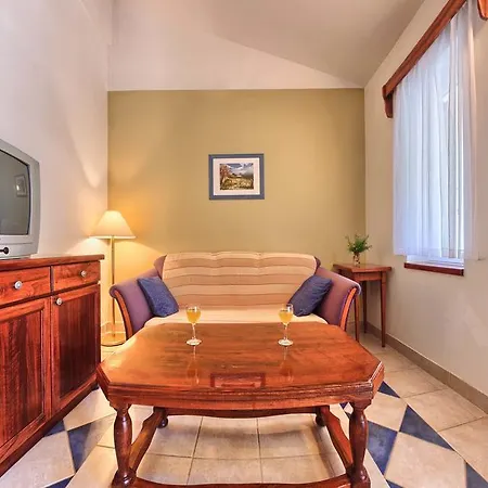 Apartments&rooms Ruzmarin 3*