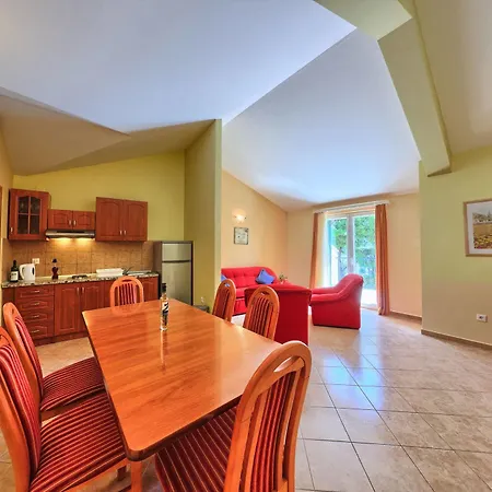 Gasthuis Apartments&rooms Ruzmarin 3*