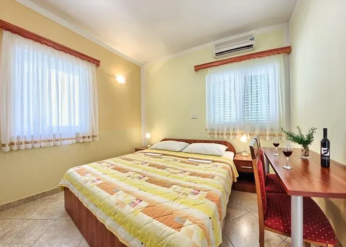 & Ruzmarin Pensión Rogoznica (Sibenik-Knin)