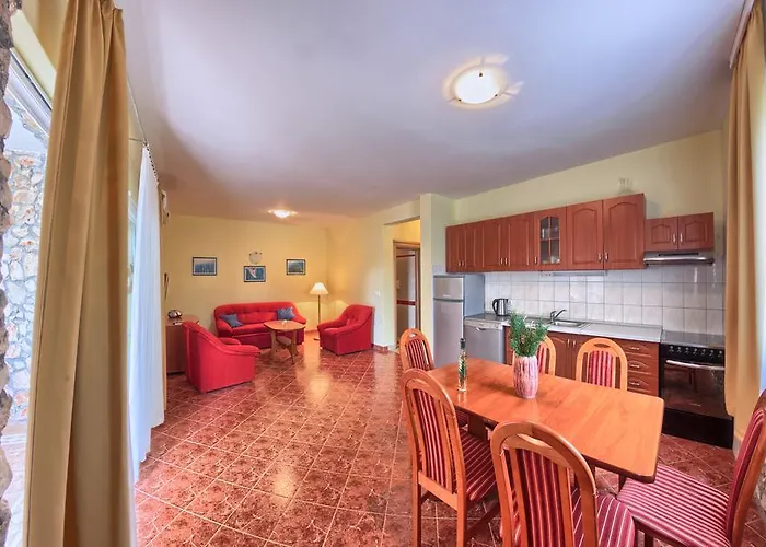 Pensión & Ruzmarin Rogoznica (Sibenik-Knin)