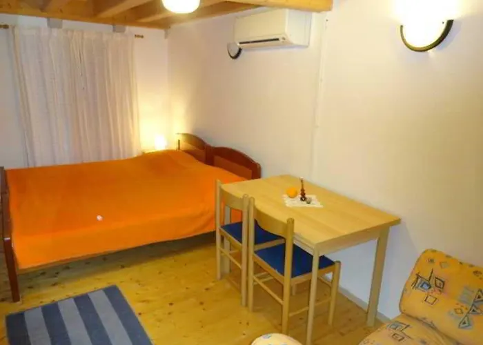 & Ruzmarin Pensión 3*