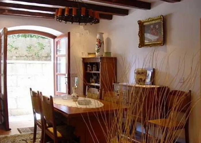 게스트하우스 & Ruzmarin 로고즈니차