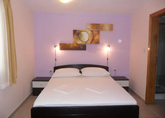 & Ruzmarin Pensión Rogoznica (Sibenik-Knin)