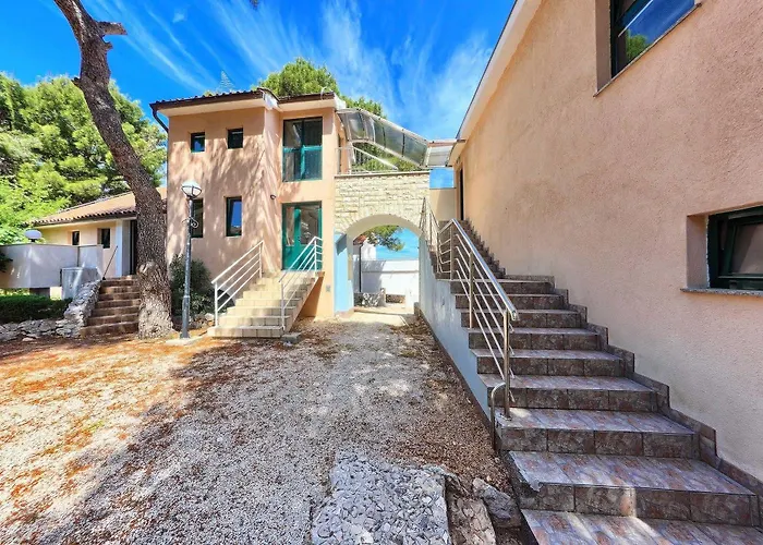 게스트하우스 & Ruzmarin 로고즈니차